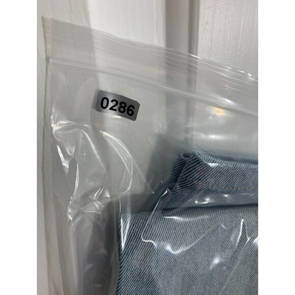 LEVI's W27 / 27 Hidden Button Fly Light Wash Denim Blue Jeans 5-Pocket Design - Picture 12 of 12